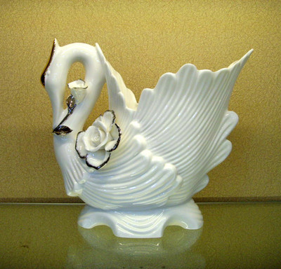 精致艺术与全球视野 义乌碧轩陶瓷花瓶AT044的设计与市场价值